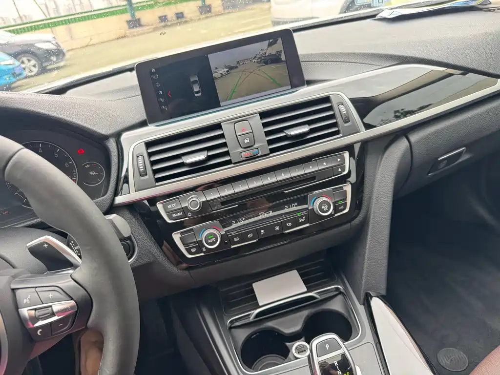BMW 3 Series 2019 — фото 12