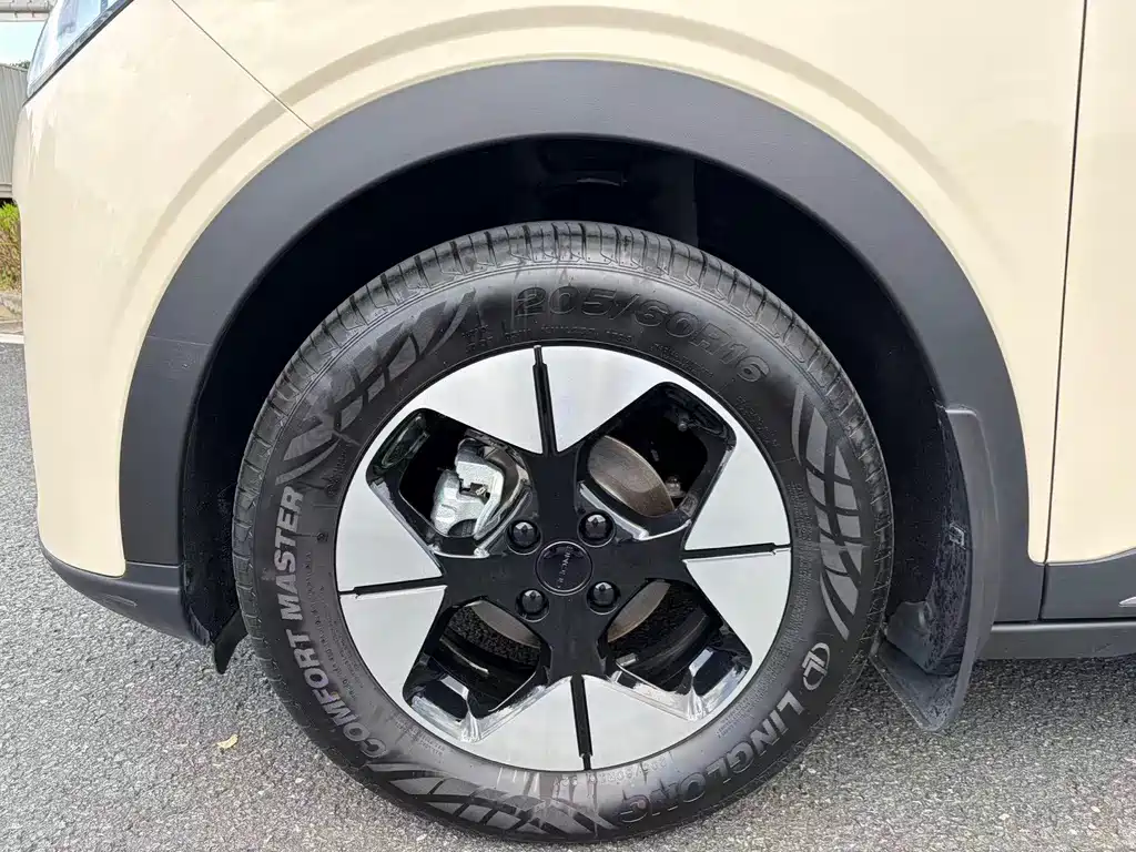 Geely Galaxy Starwish 2025 — фото 15