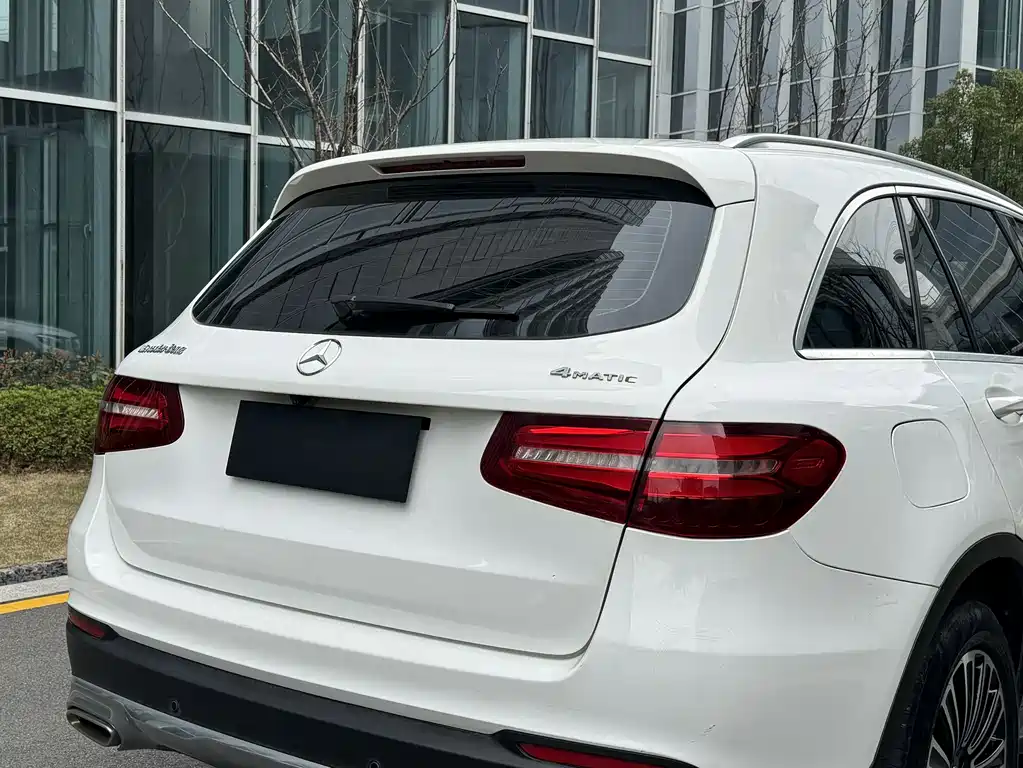 Mercedes-Benz GLC 2018 — фото 11
