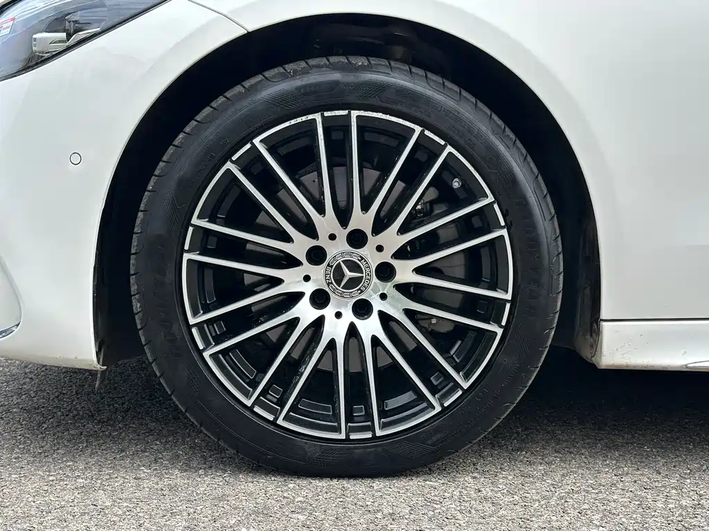 Mercedes-Benz C-Class 2024