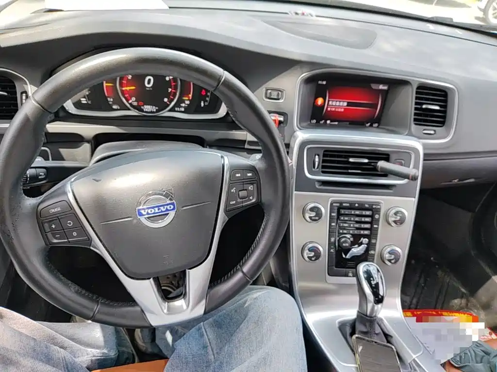 Volvo S60 2017 — фото 10