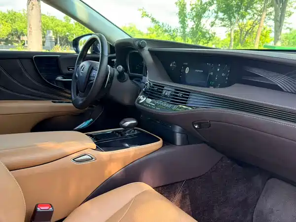 Lexus LS 2019