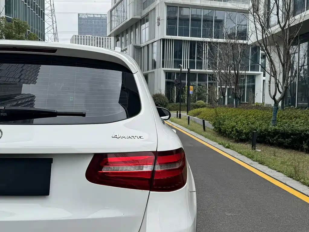 Mercedes-Benz GLC 2018 — фото 13