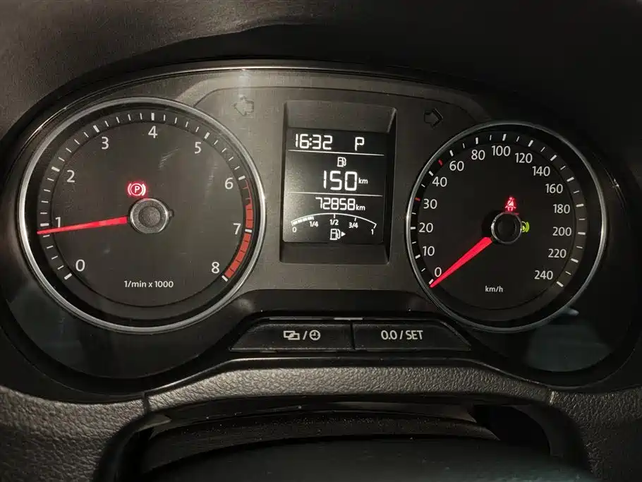 Volkswagen Polo 2015 — фото 14