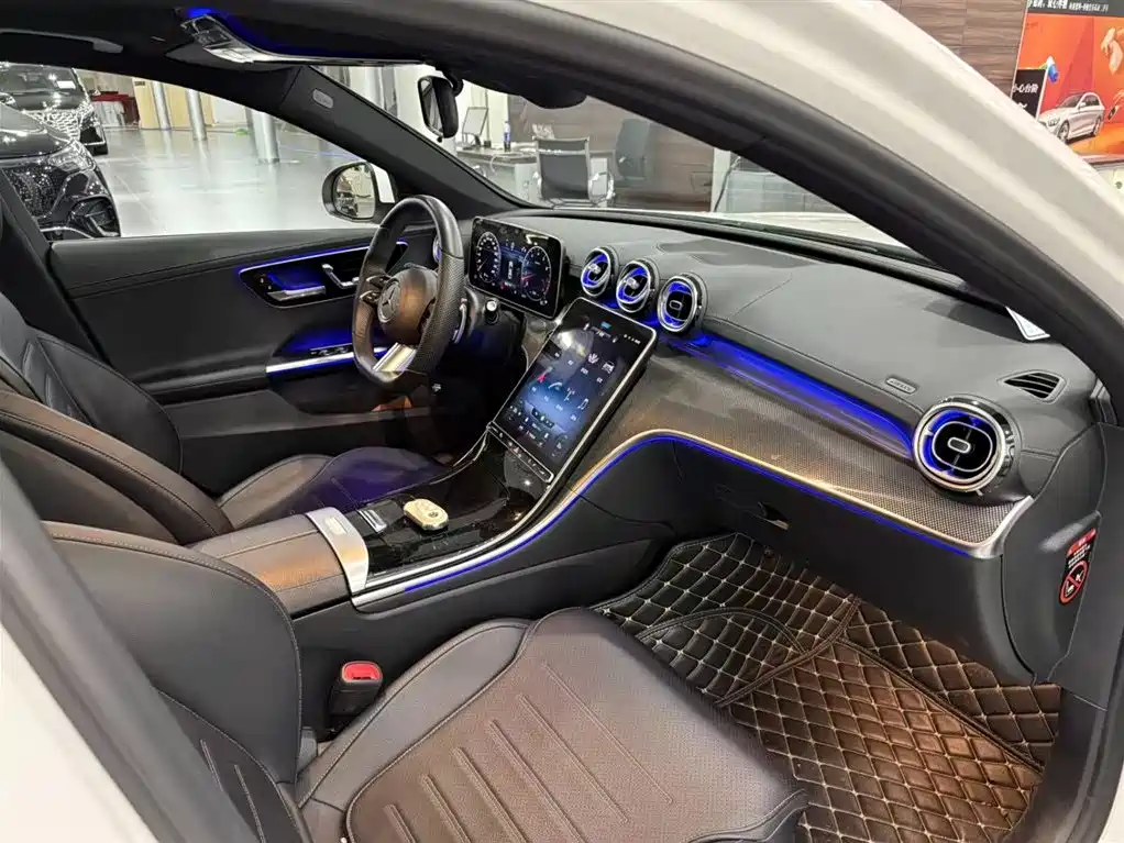 Mercedes-Benz C-Class 2023 — фото 12