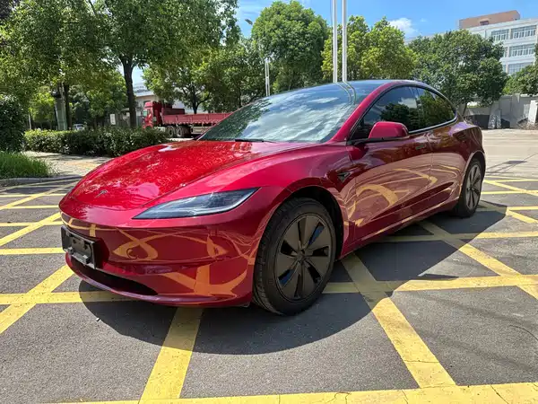 Tesla Model 3 2025