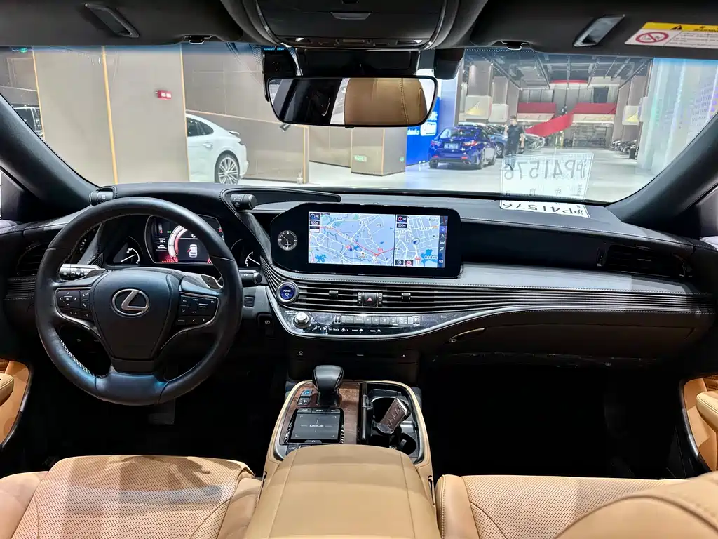Lexus LS 2022