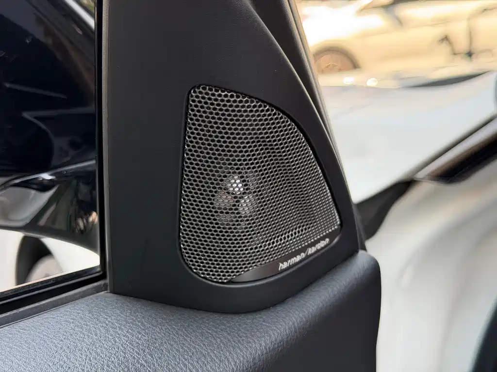 BMW 3 Series 2019 — фото 13