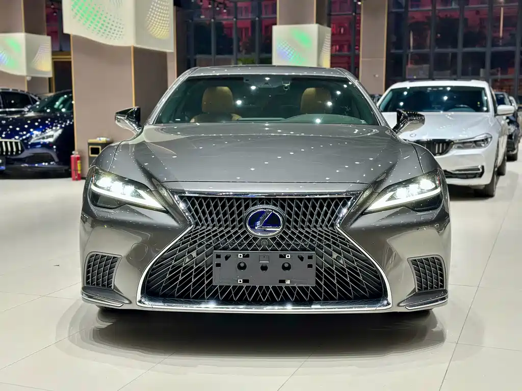 Lexus LS 2022