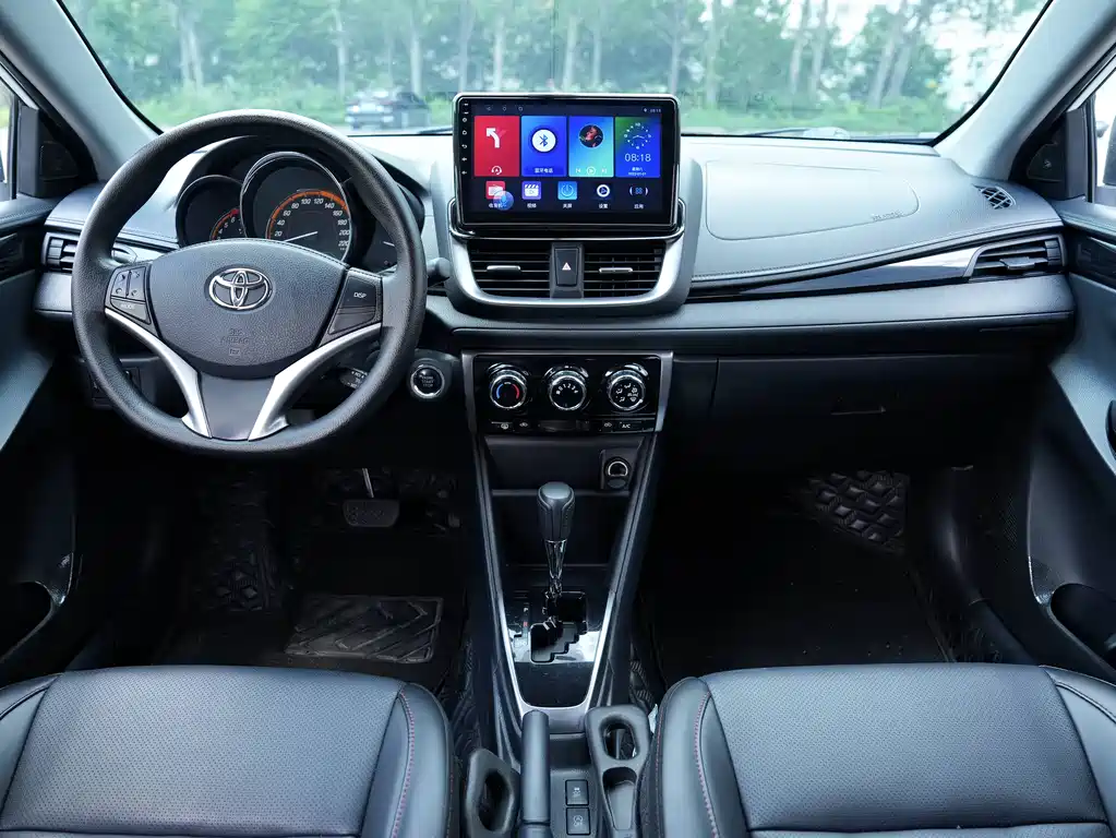 Toyota Yaris L 2022 — фото 10