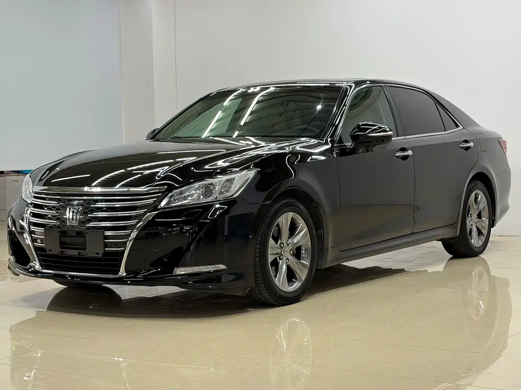 Toyota Crown 2015 — фото 1