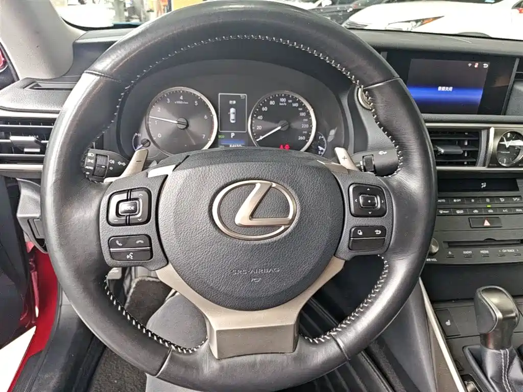 Lexus IS 2019 — фото 11