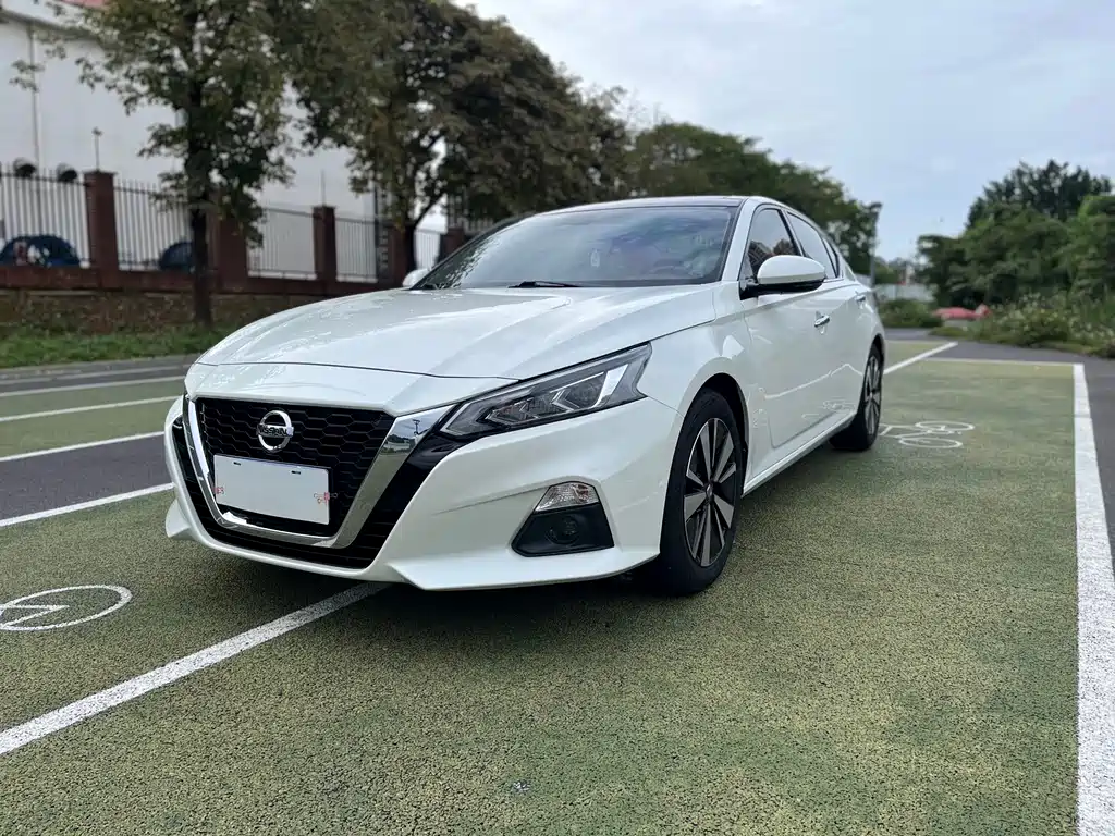 Nissan Teana 2022 — фото 1