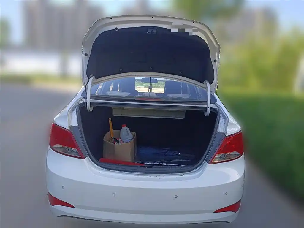 Hyundai Verna 2015 — фото 10