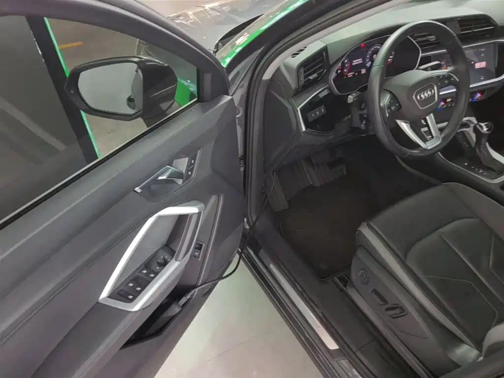 Audi Q3 2021 — фото 16