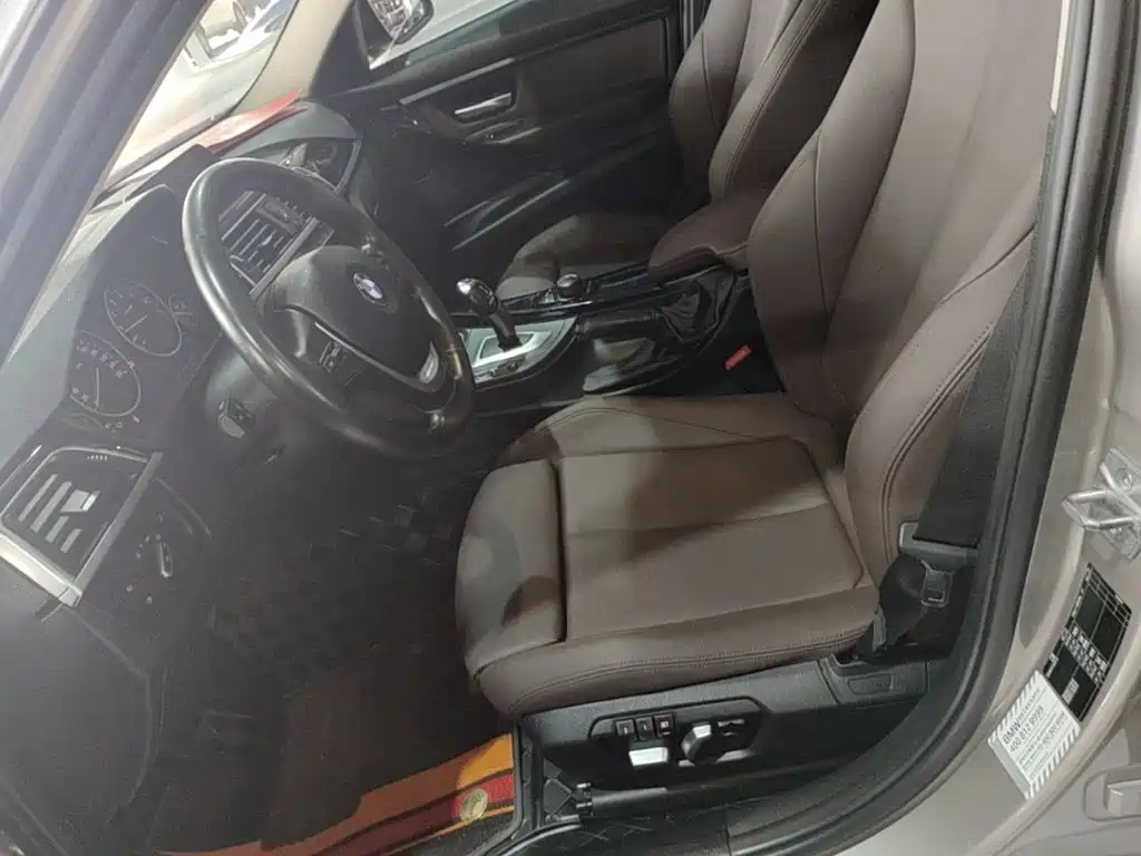 BMW 3 Series 2018 — фото 15