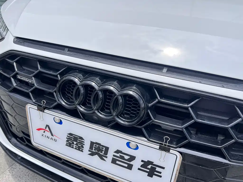 Audi A4L 2023 — фото 11