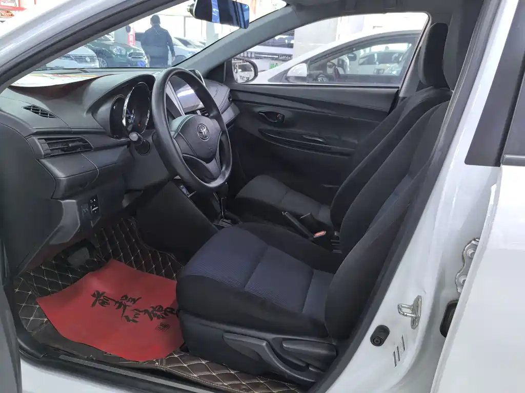 Toyota Yaris L 2019 — фото 7