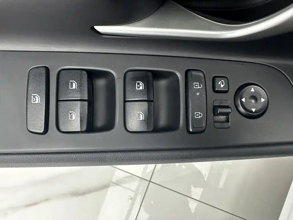 Hyundai Elantra 2023 — фото 12