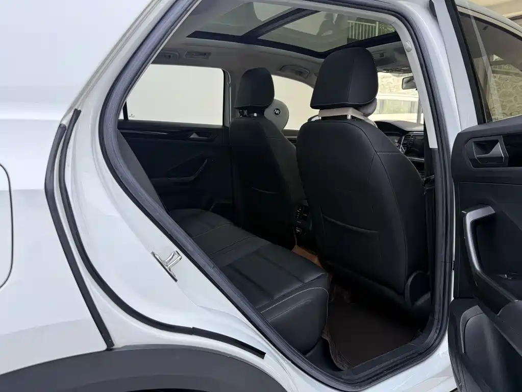Volkswagen T-Roc 2022 — фото 10
