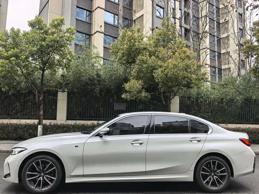 BMW 3 Series 2023 — фото 16