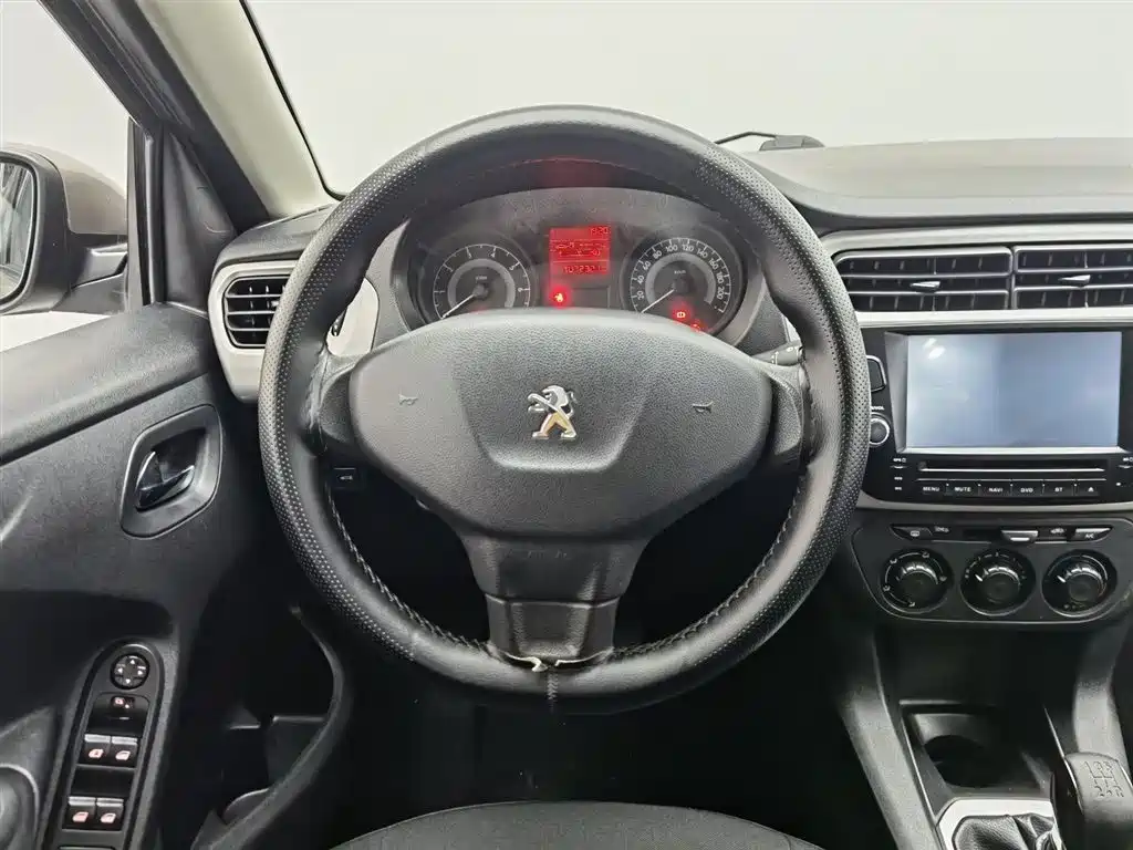Peugeot 301 2015 — фото 11