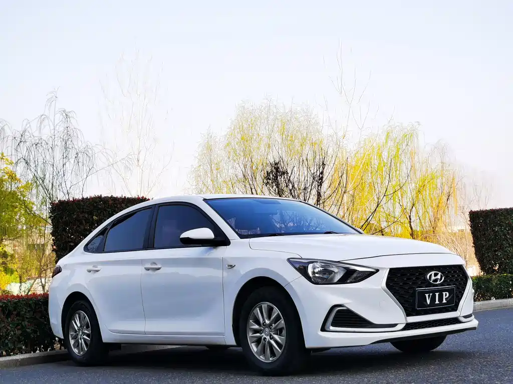 Hyundai Elantra 2022 — фото 3