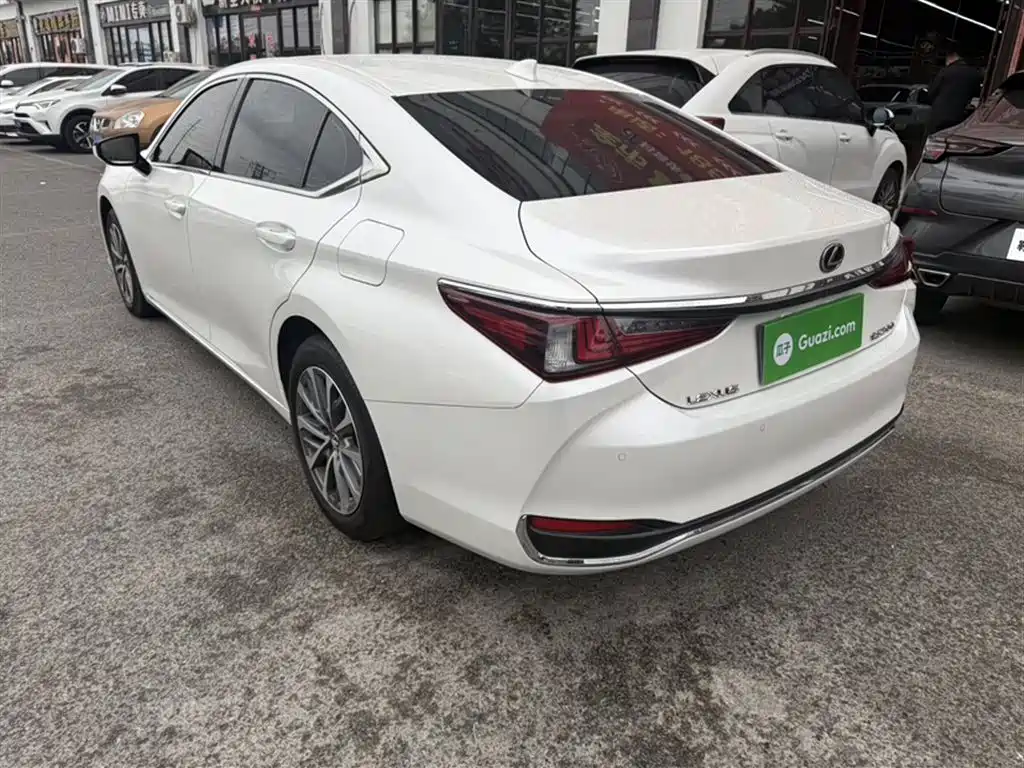 Lexus ES 2023 — фото 9