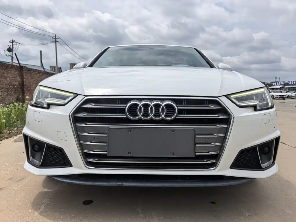 Audi A4L 2020 — фото 1