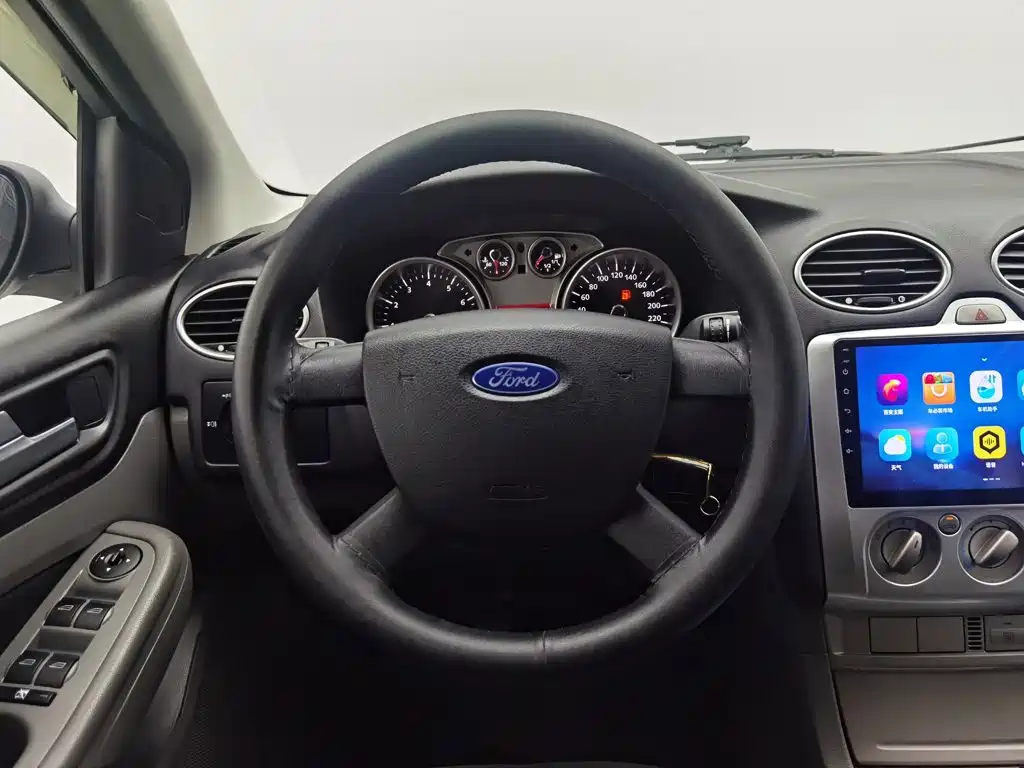 Ford Focus 2016 — фото 11