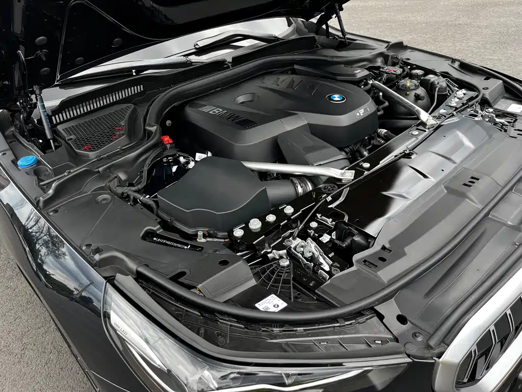 BMW 5 Series 2025 — фото 16