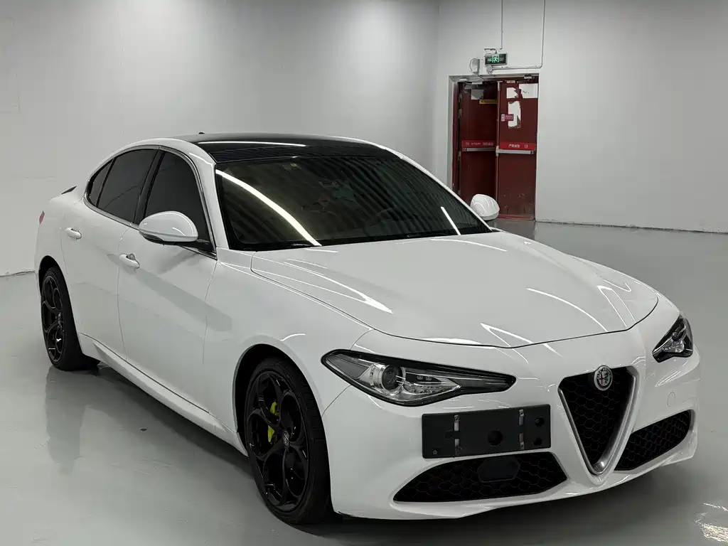 Alfa Romeo Giulia 2017 — фото 3