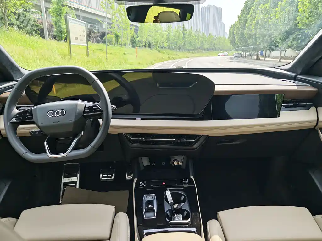 Audi Q6L e-tron 2025 — фото 6