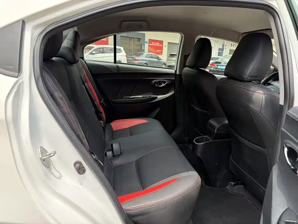Toyota Yaris L 2017 — фото 11