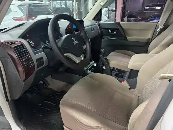 Mitsubishi Pajero 2011