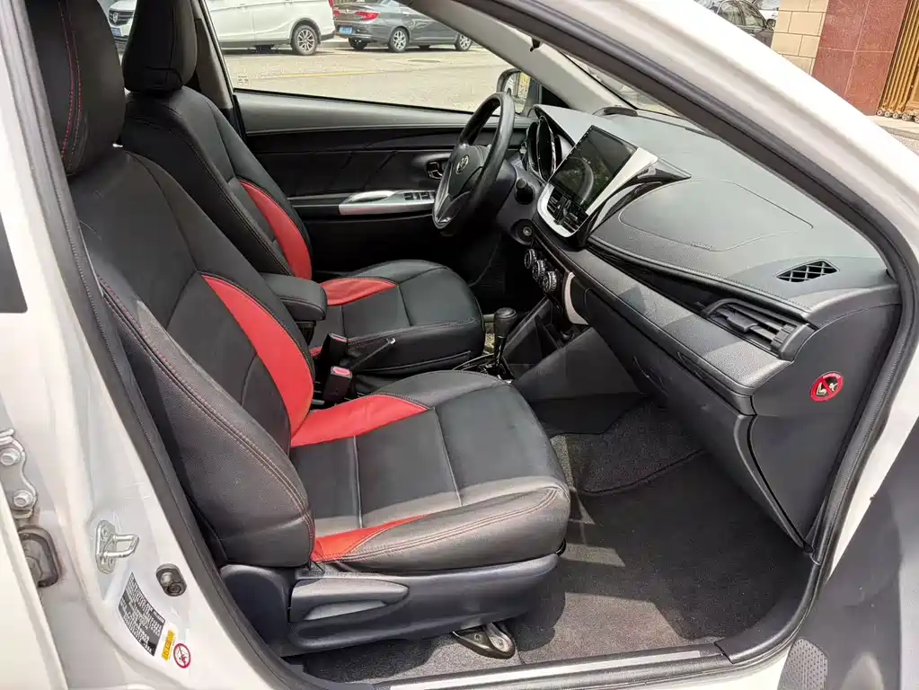 Toyota Yaris L 2017 — фото 9