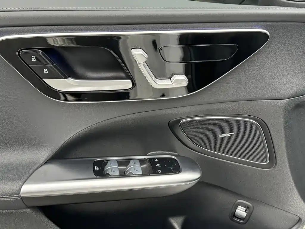 Mercedes-Benz C-Class 2023 — фото 9