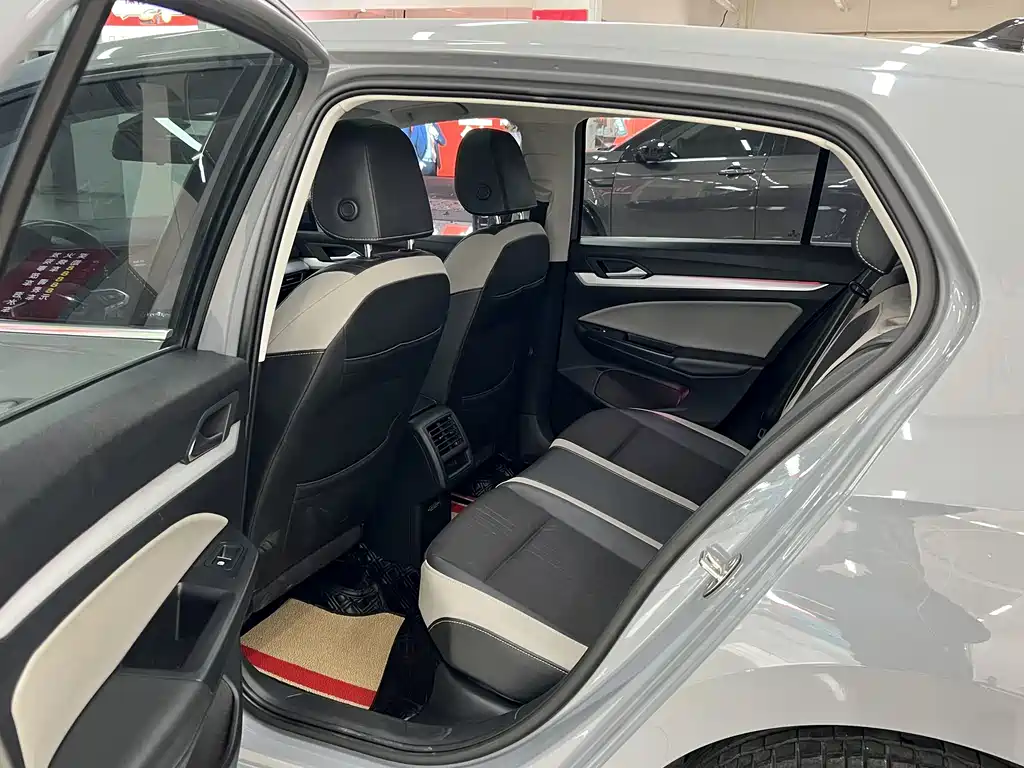 Volkswagen Golf 2021