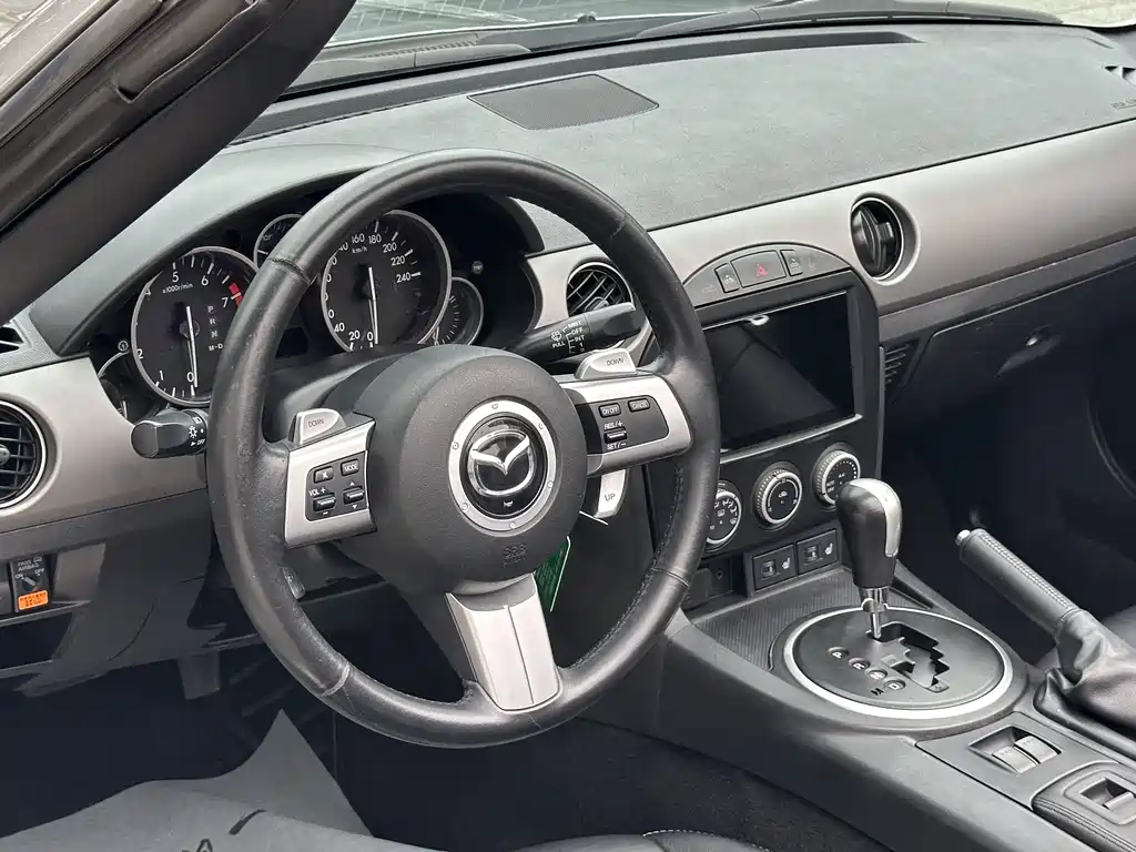 Mazda MX-5 2010 — фото 12