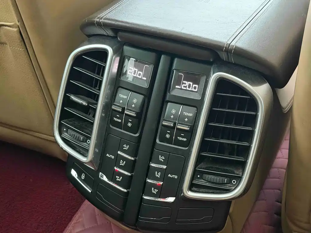 Porsche Cayenne 2015 — фото 11