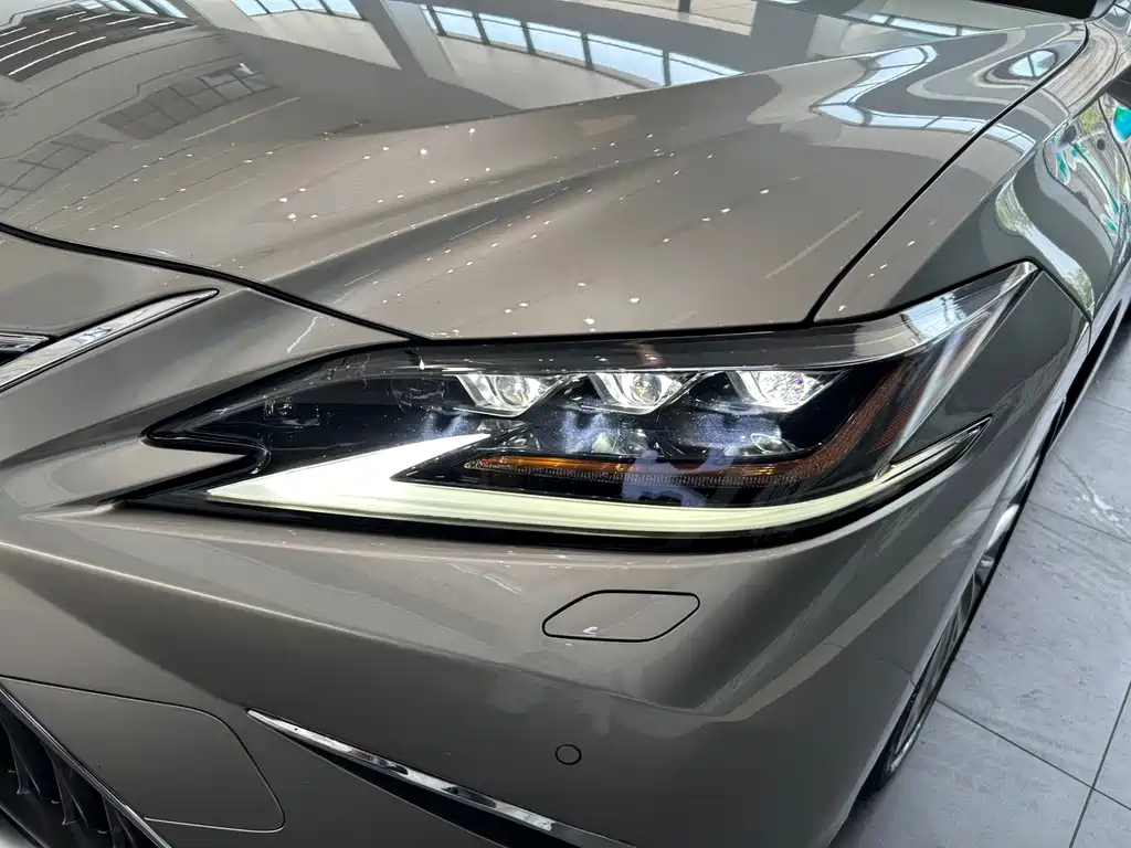 Lexus ES 2021 — фото 19