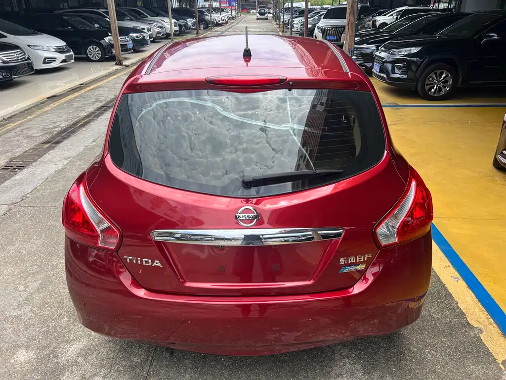 Nissan Tiida 2015
