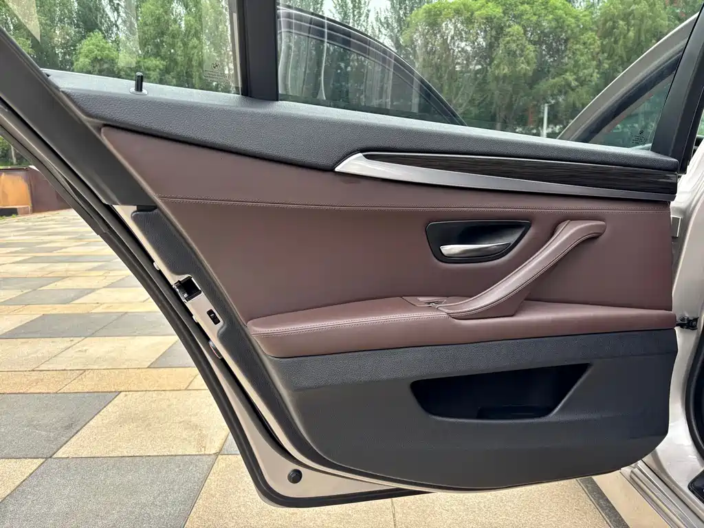 BMW 5 Series 2014 — фото 15