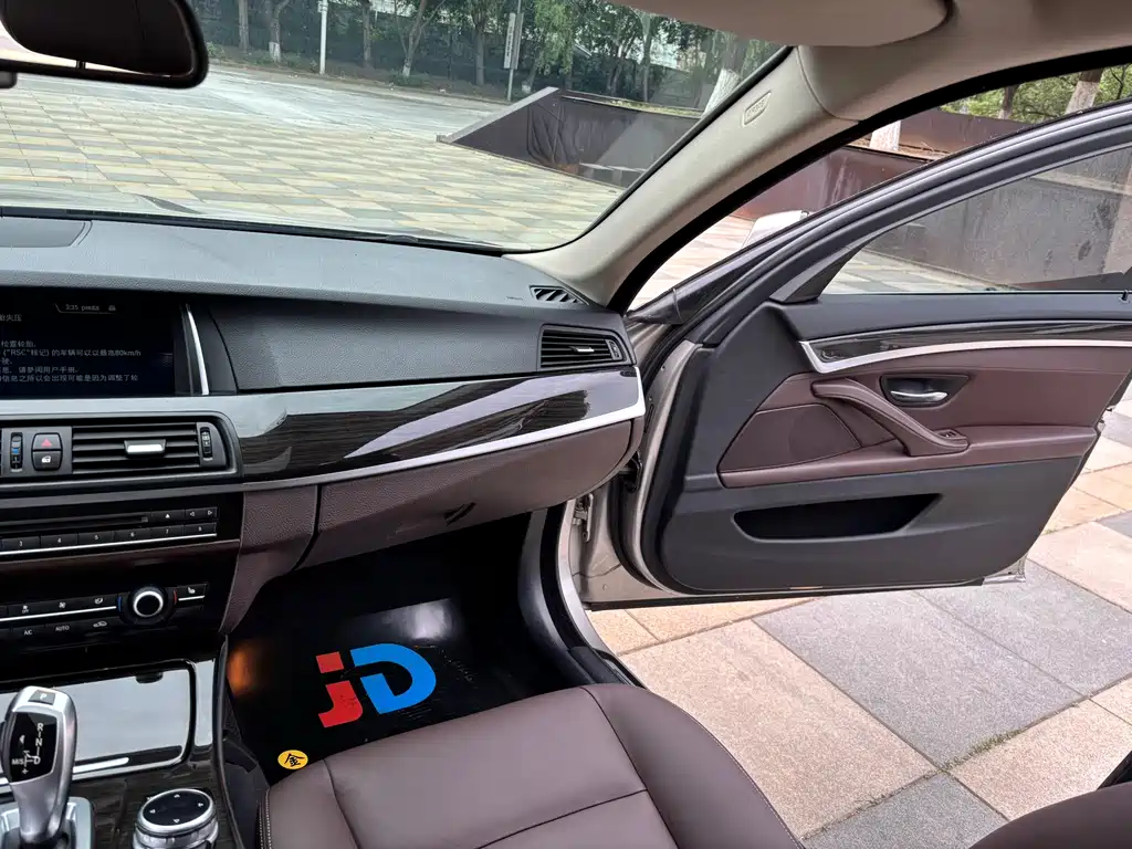 BMW 5 Series 2014 — фото 24