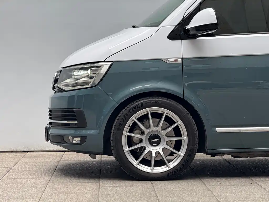 Volkswagen Multivan 2017 — фото 8