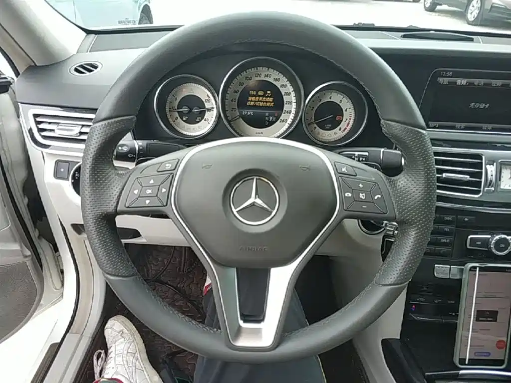 Mercedes-Benz E-Class 2014 — фото 11