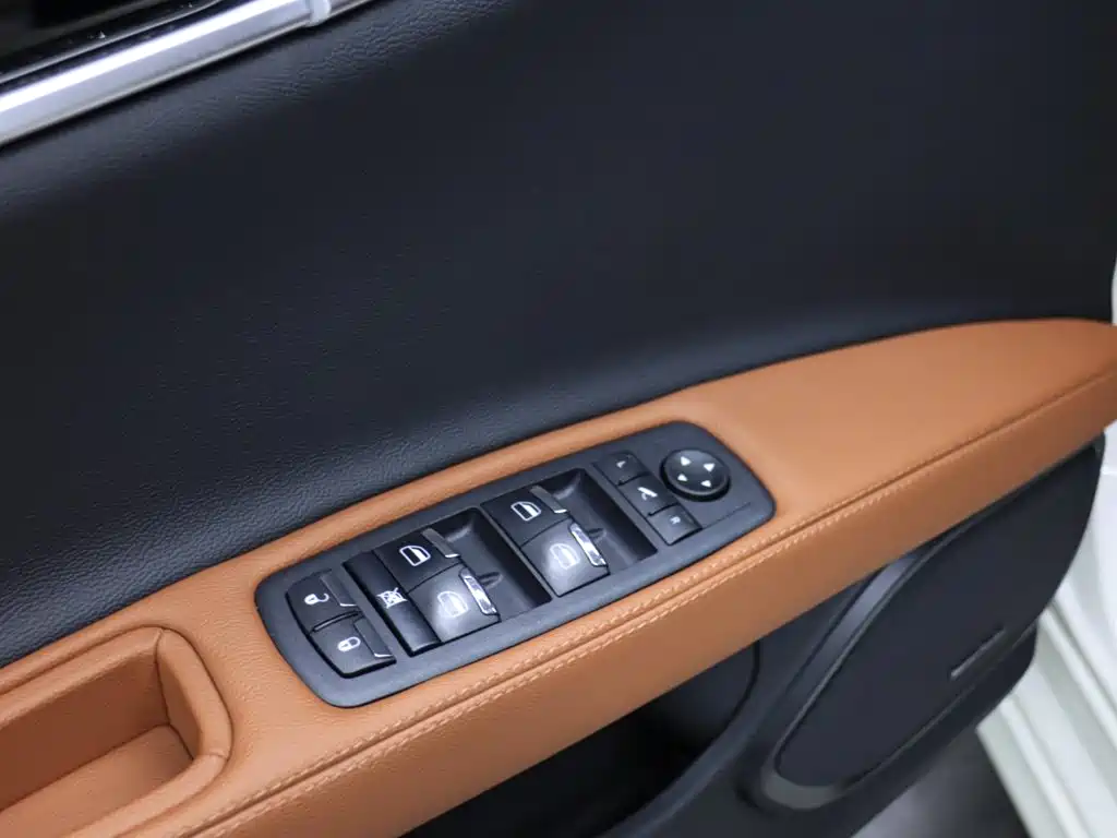 Maserati Ghibli 2023 — фото 23