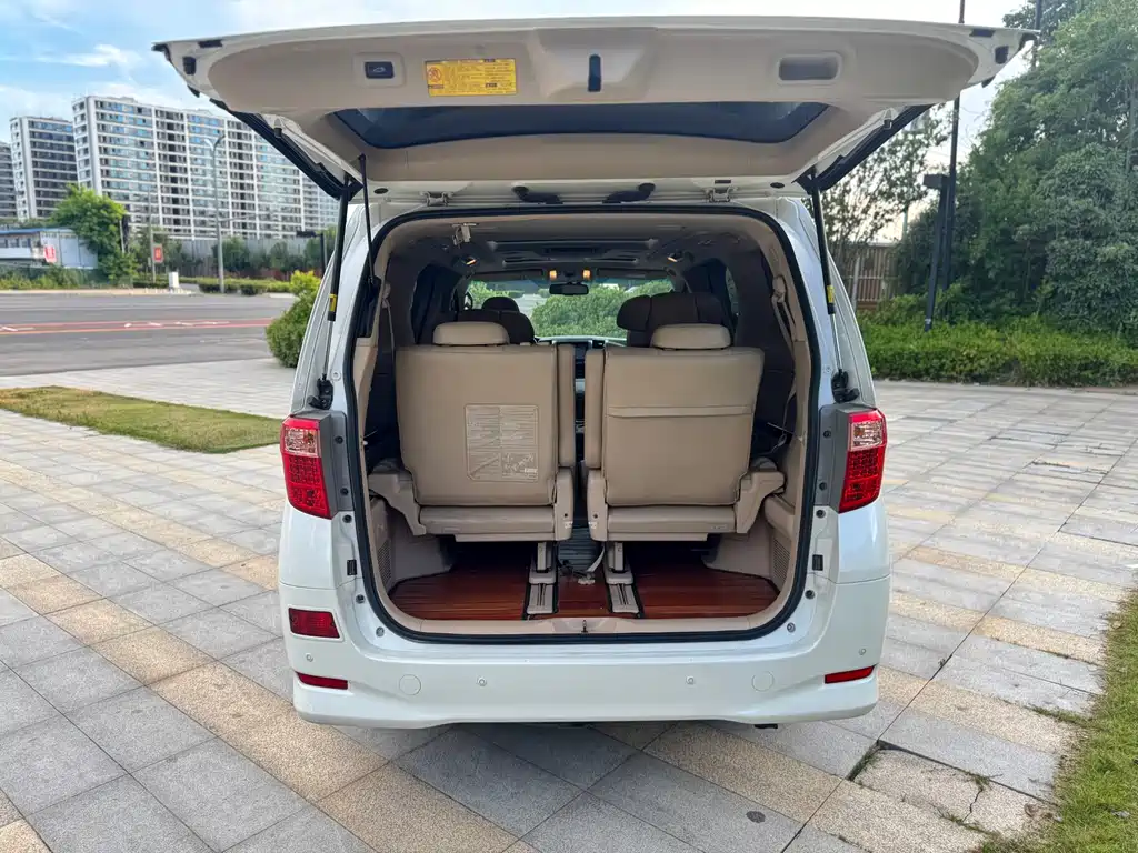 Toyota Alphard 2014 — фото 12
