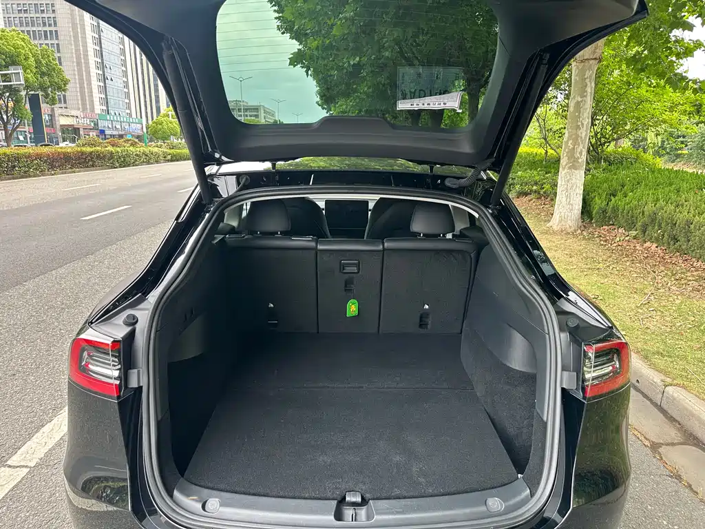 Tesla Model Y 2023 — фото 10