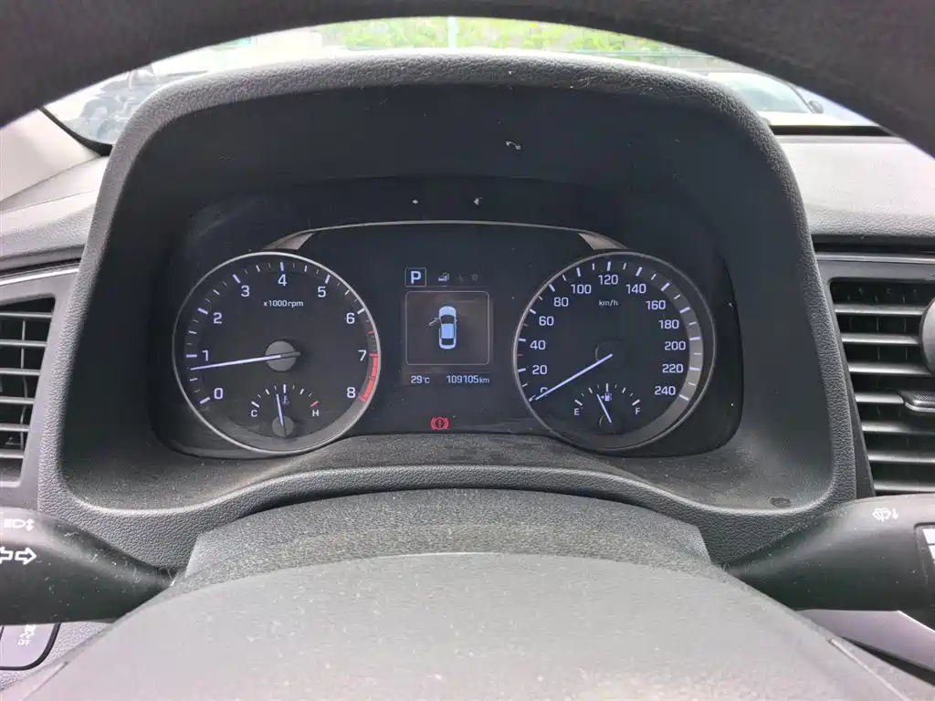 Hyundai Elantra 2017 — фото 12